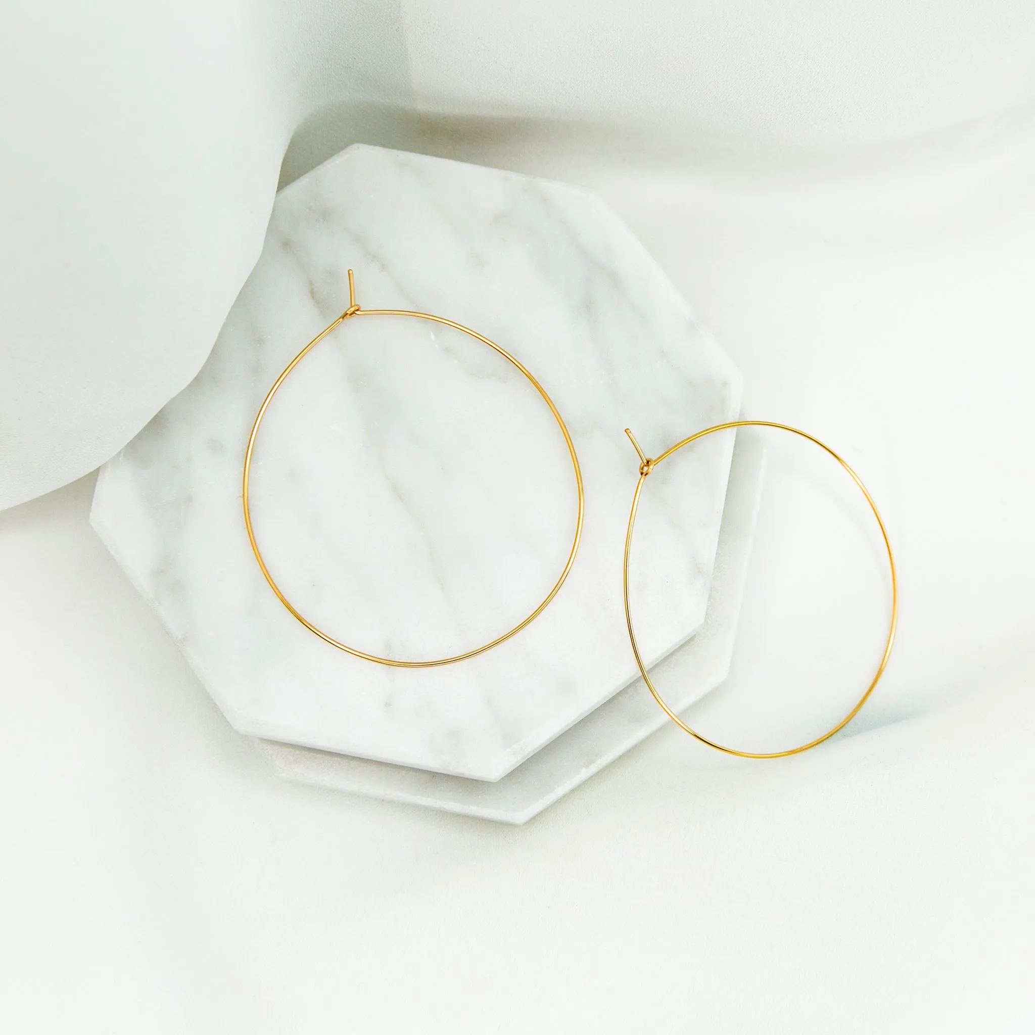 Weightless Medium Hoops