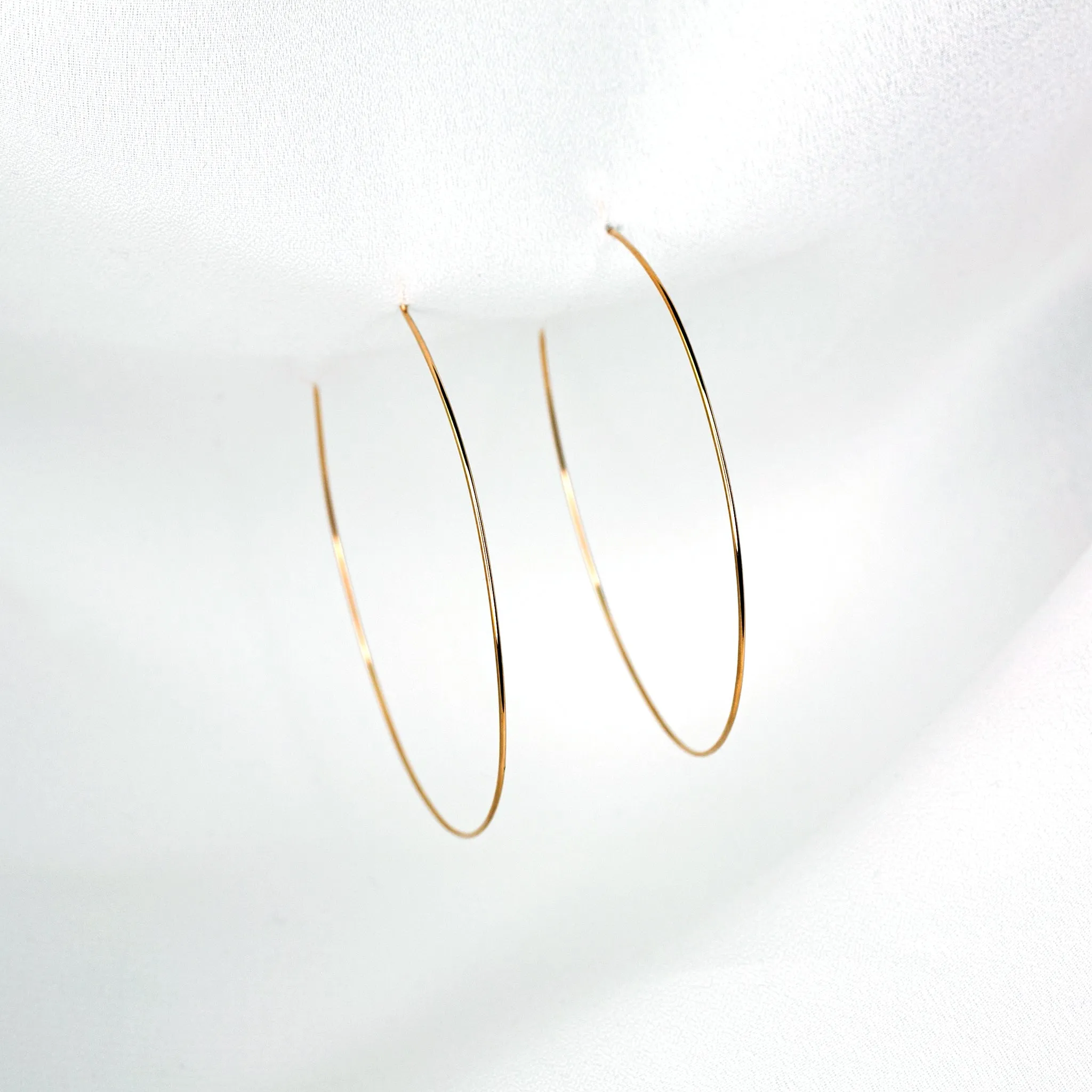 Weightless Medium Hoops