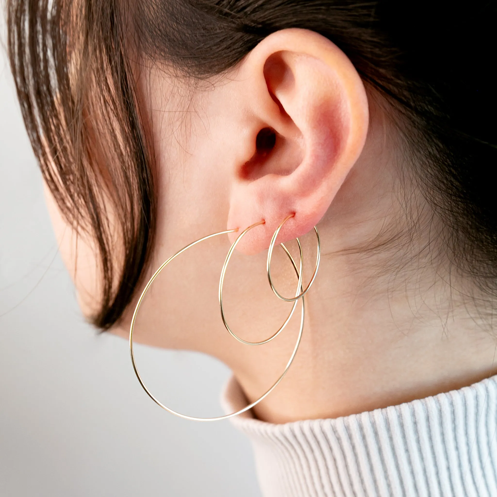 Weightless Medium Hoops