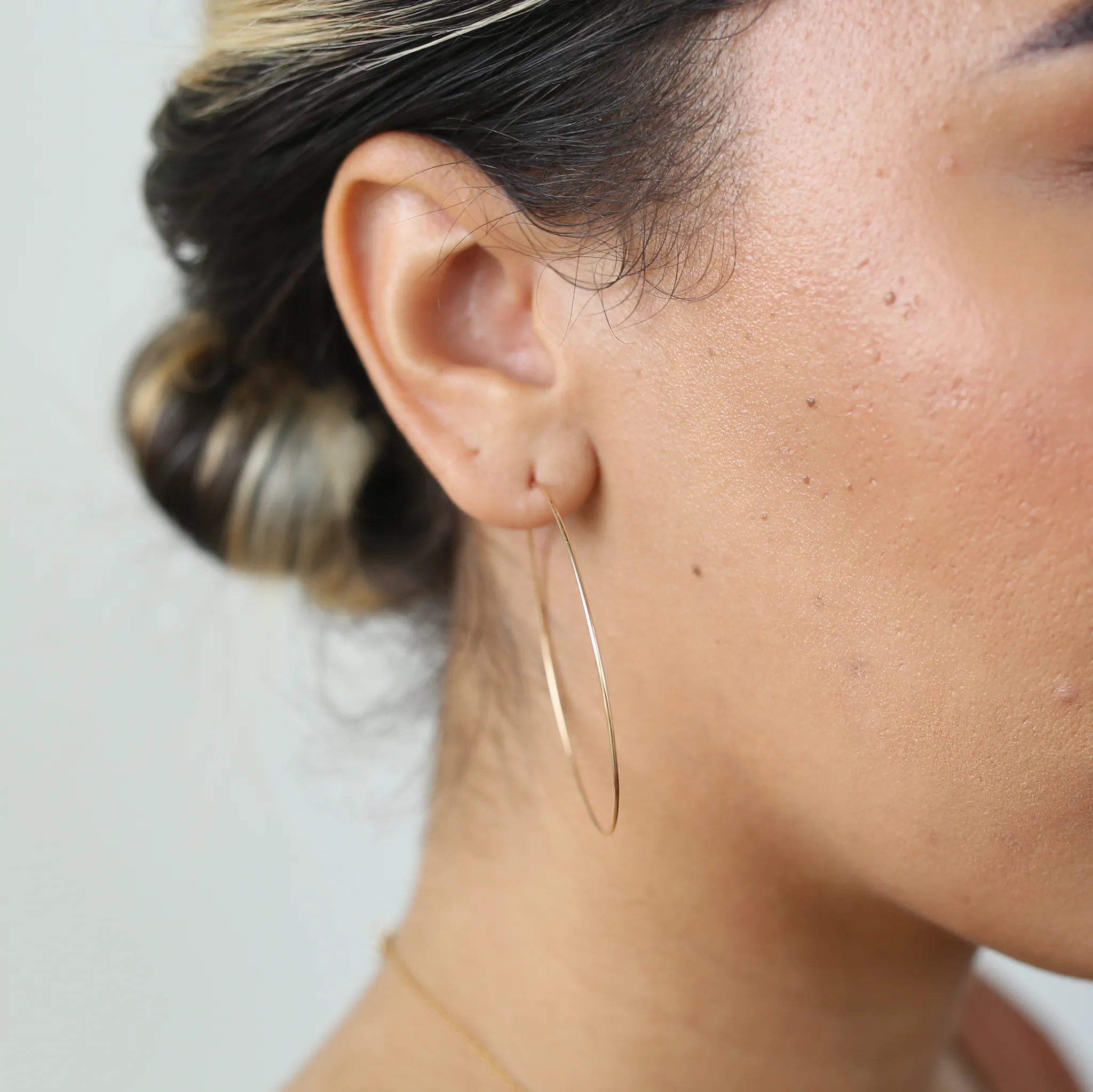 Weightless Medium Hoops