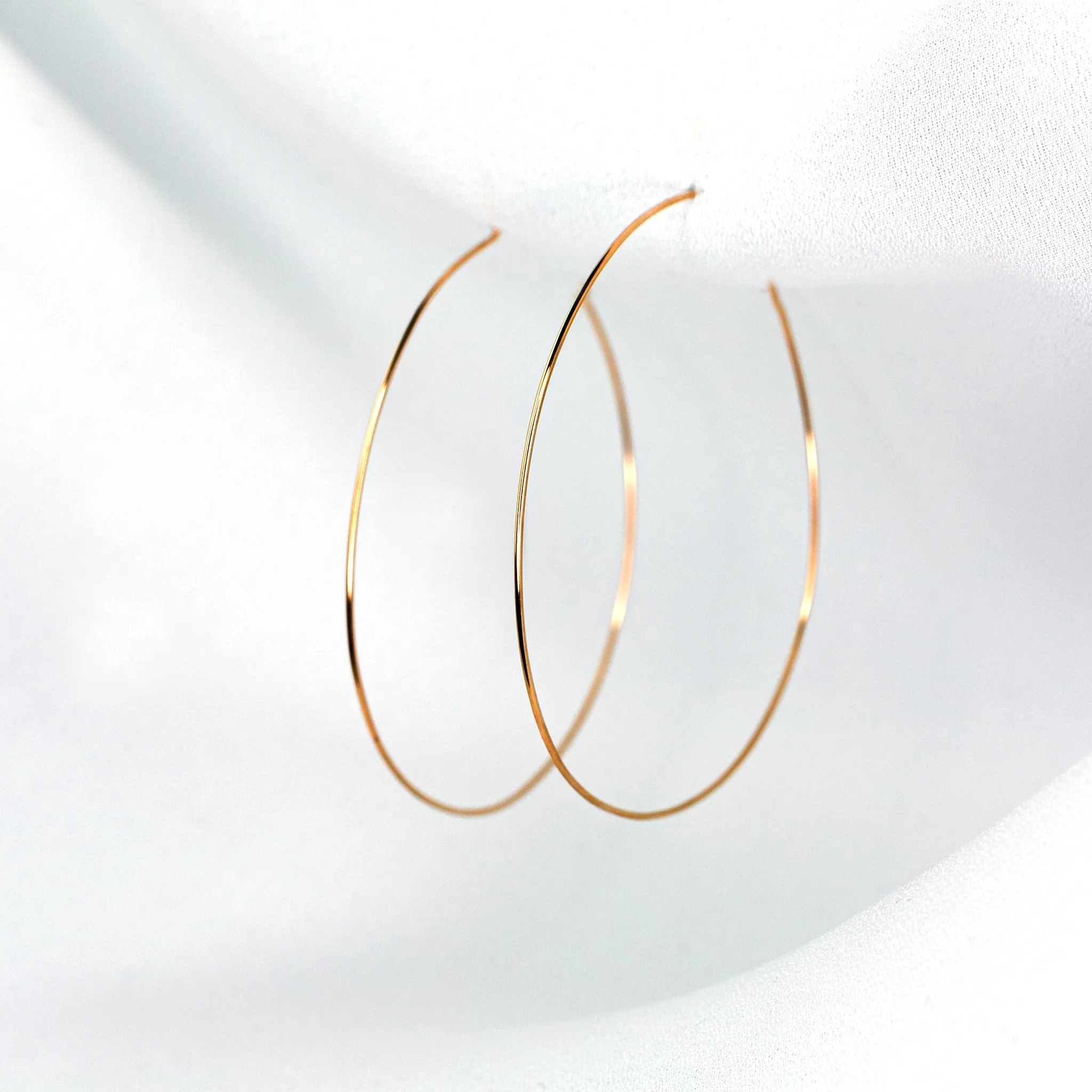 Weightless Medium Hoops